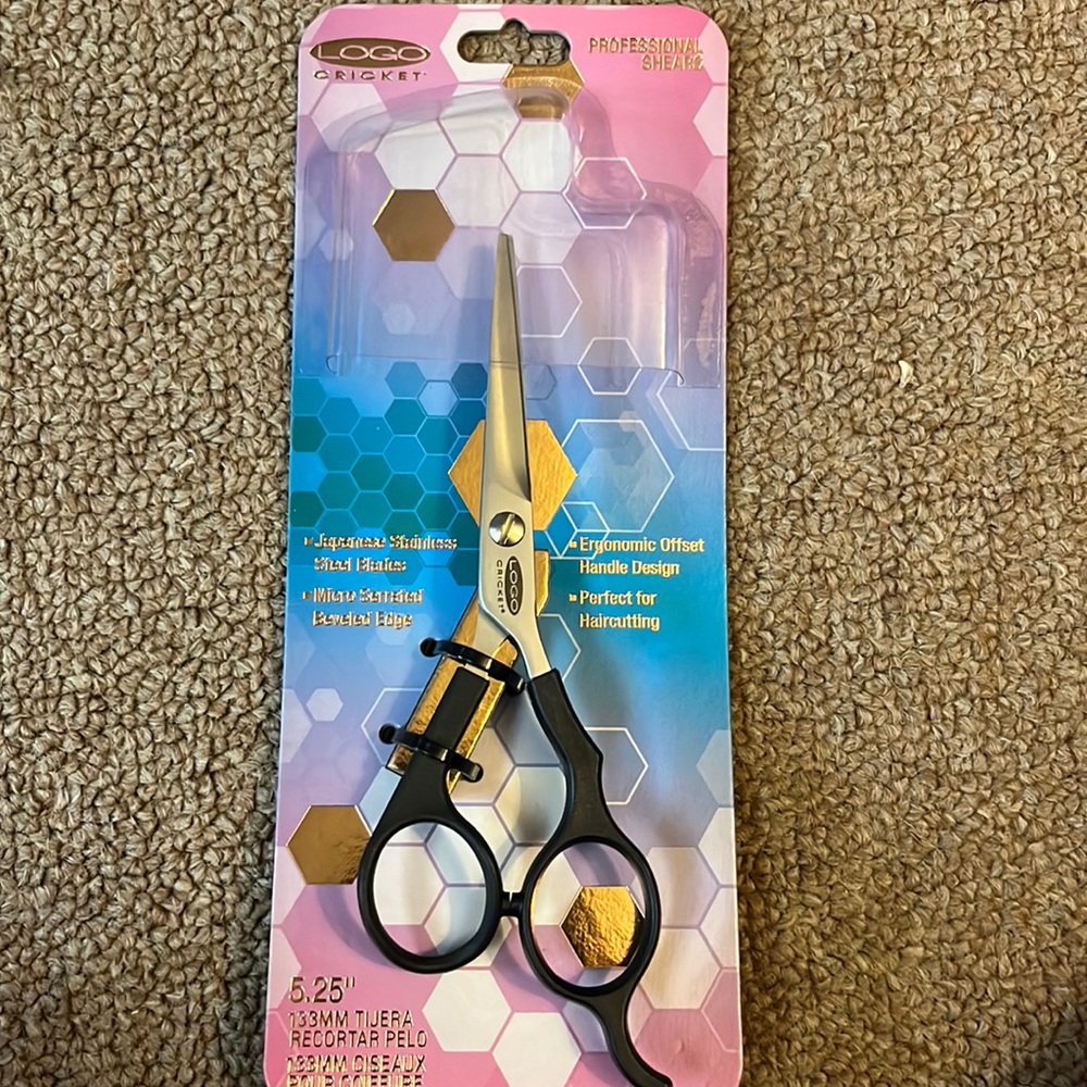 Logo cricket shears